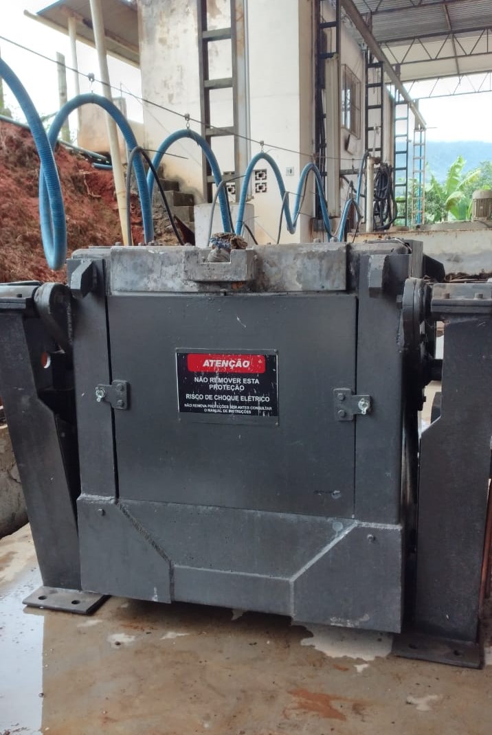 Forno de Fusão a Indução Usado/ Eletrotec - COD 201002