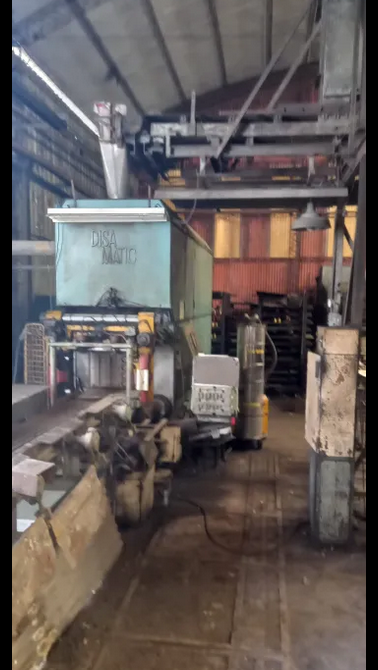 MÁQUINA DE MOLDAGEM VERTICAL AUTOMÁTICA DISAMÁTICO 2013 MK1